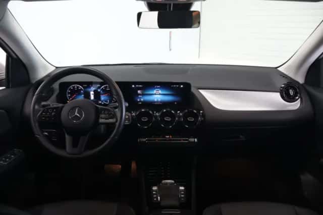 Mercedes-Benz GLA (2020) thumbnail 2