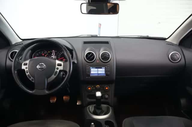 Nissan Qashqai (2011) thumbnail 2