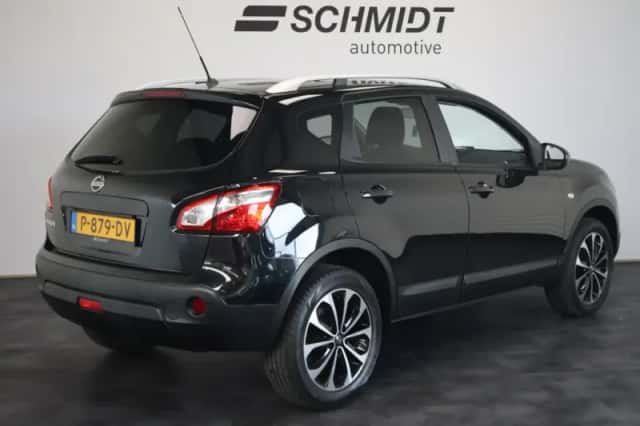 Nissan Qashqai (2011) thumbnail 3