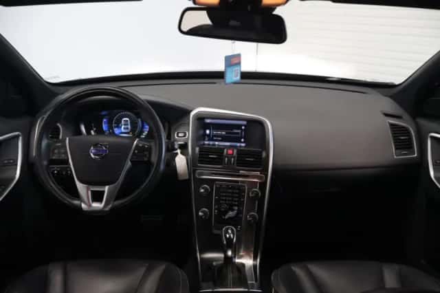 Volvo XC60 (2014) thumbnail 2