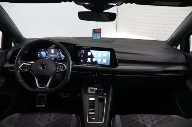 Volkswagen Golf (2021) thumbnail 2