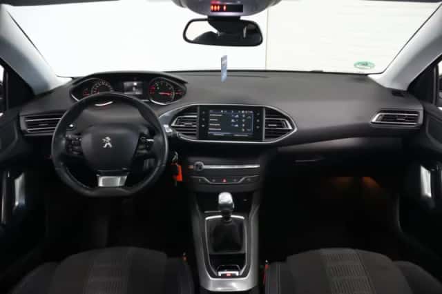 Peugeot 308 (2019) thumbnail 2