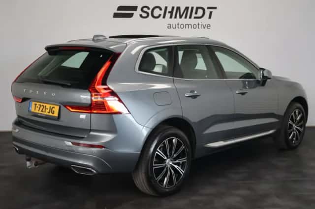 Volvo XC60 (2021) thumbnail 3