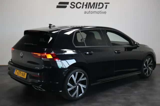 Volkswagen Golf (2023) thumbnail 3