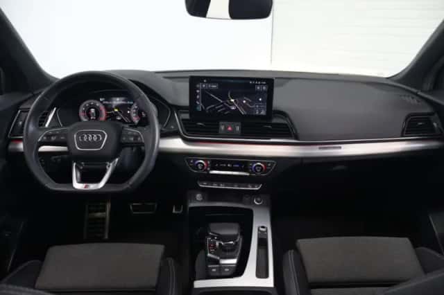 Audi Q5 (2023) thumbnail 2