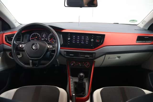 Volkswagen Polo (2019) thumbnail 2