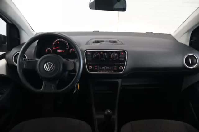 Volkswagen Up! (2015) thumbnail 2