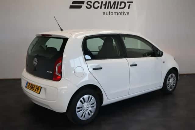 Volkswagen Up! (2015) thumbnail 3