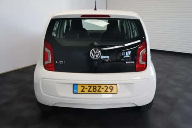 Volkswagen Up! (2015) thumbnail 6