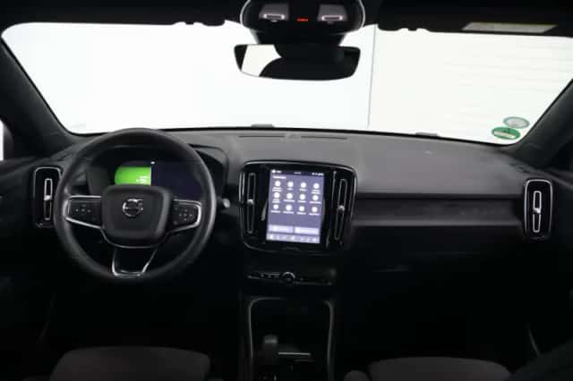 Volvo C40 (2024) thumbnail 2