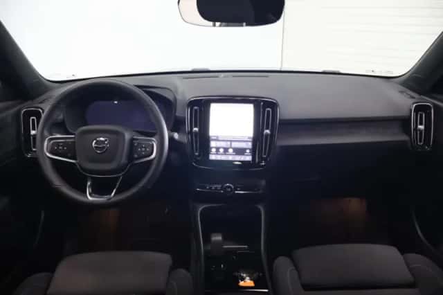 Volvo XC40 (2022) thumbnail 2