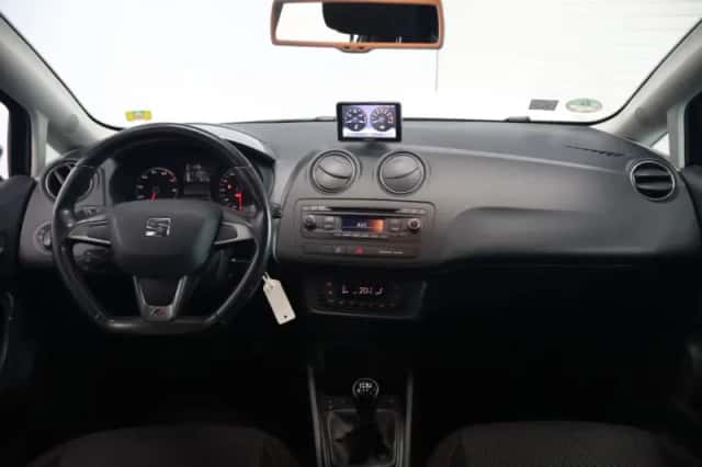SEAT Ibiza (2015) thumbnail 2