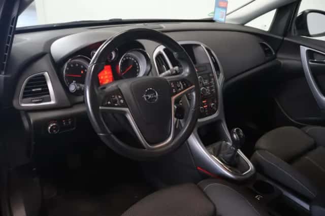 Opel Astra (2014) thumbnail 2