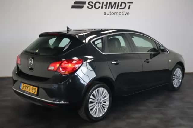 Opel Astra (2014) thumbnail 3