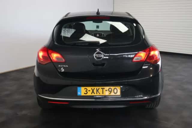 Opel Astra (2014) thumbnail 6