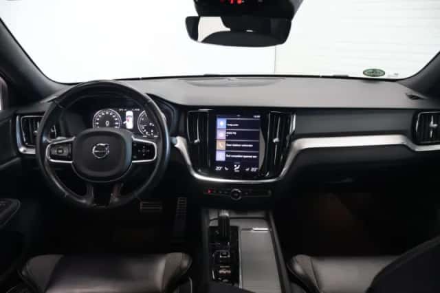 Volvo V60 (2021) thumbnail 2