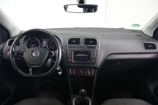 Volkswagen Polo (2017) thumbnail 2