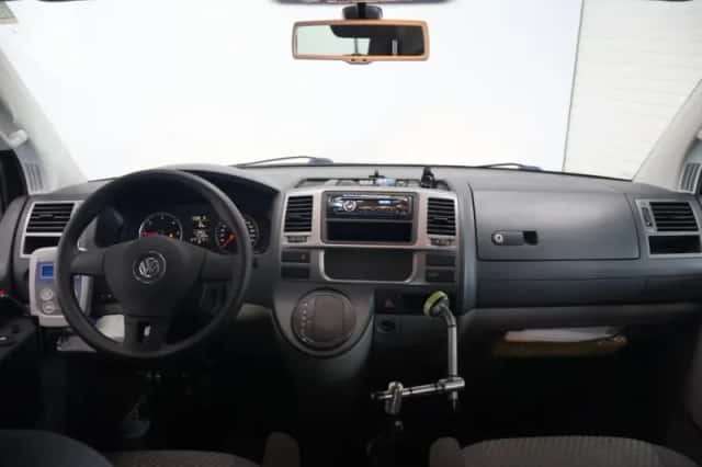 Volkswagen Transporter (2012) thumbnail 2