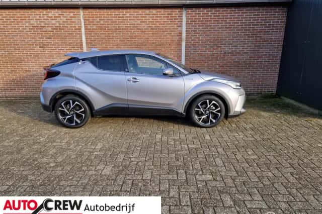Toyota C-HR (2021) thumbnail 2