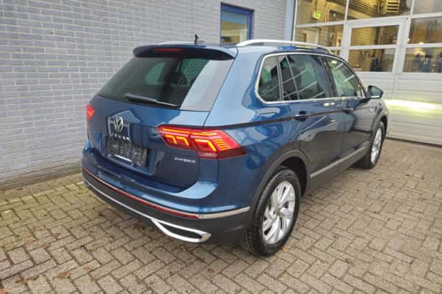 Volkswagen Tiguan (2023) thumbnail 2
