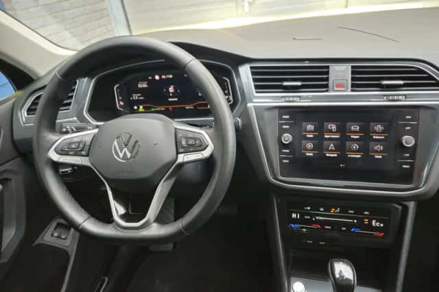 Volkswagen Tiguan (2023) thumbnail 3