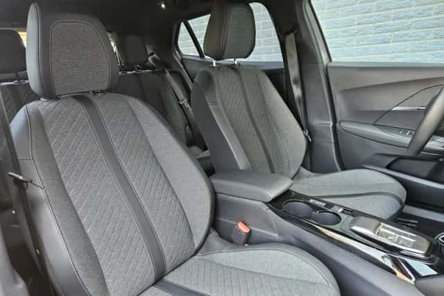 Peugeot 2008 (2023) thumbnail 3