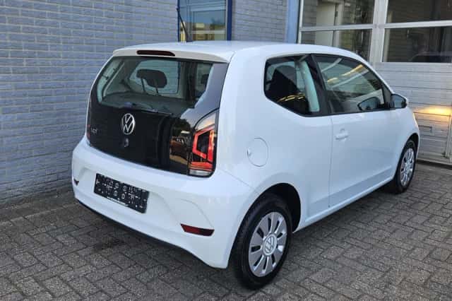 Volkswagen Up! (2021) thumbnail 2