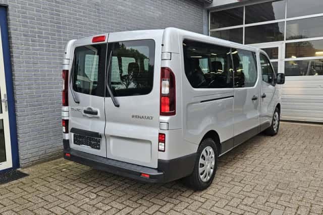 Renault Trafic (2019) thumbnail 2