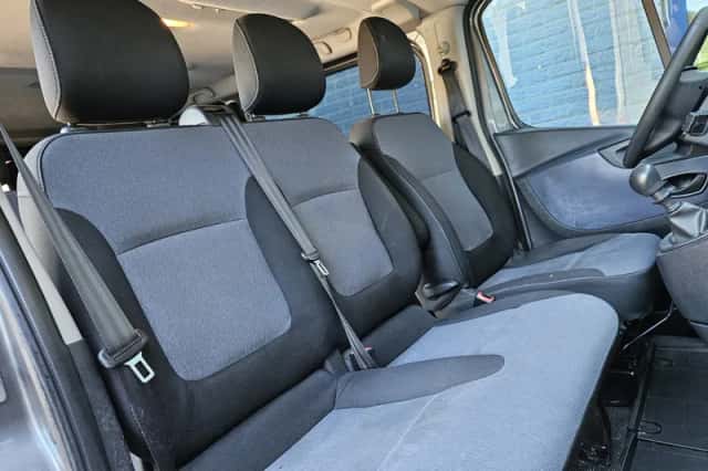 Opel Vivaro (2016) thumbnail 3