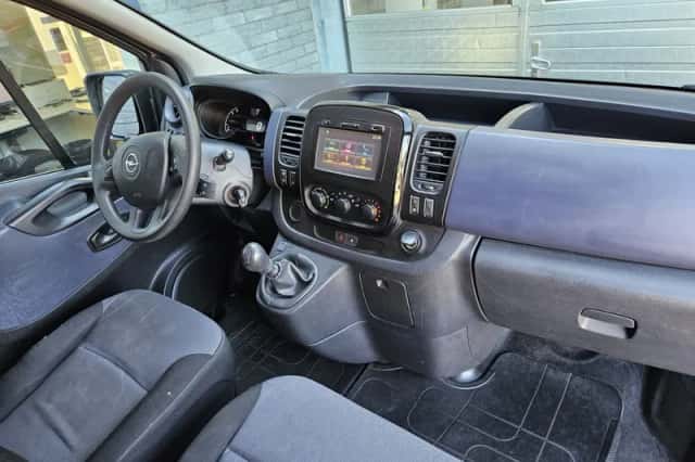 Opel Vivaro (2016) thumbnail 4
