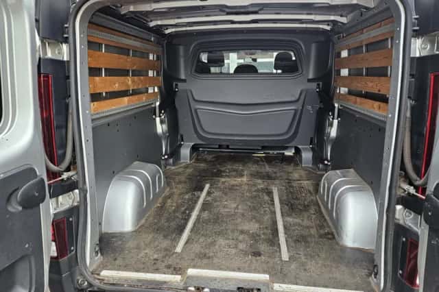 Renault Trafic (2016) thumbnail 3