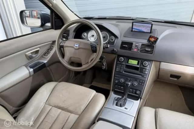 Volvo XC90 (2019) thumbnail 5