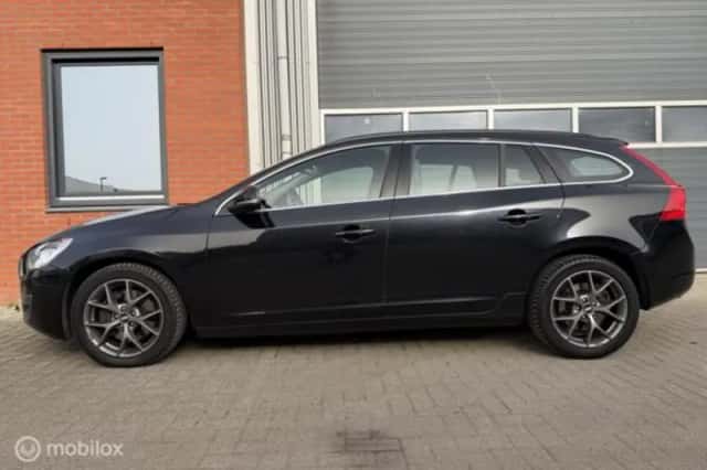 Volvo V60 (2011) thumbnail 1