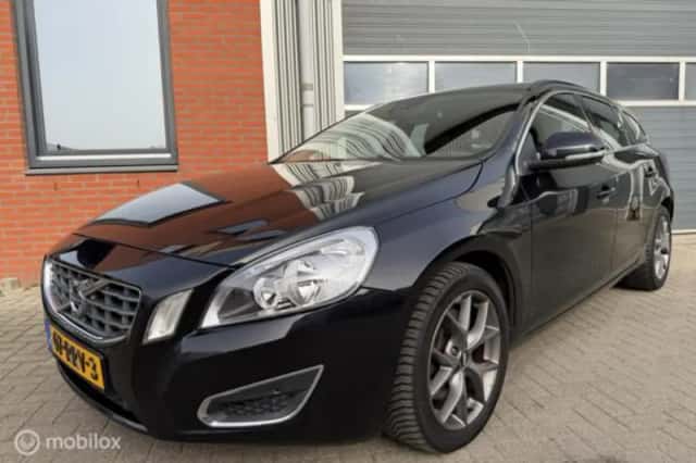Volvo V60 (2011) thumbnail 2