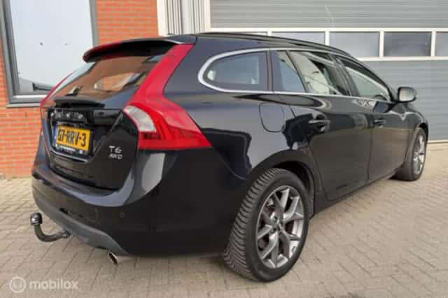 Volvo V60 (2011) thumbnail 3