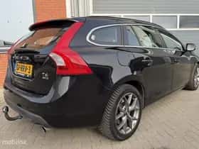 Volvo V60 (2011) thumbnail 3