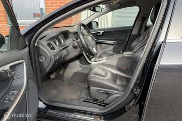 Volvo V60 (2011) thumbnail 4