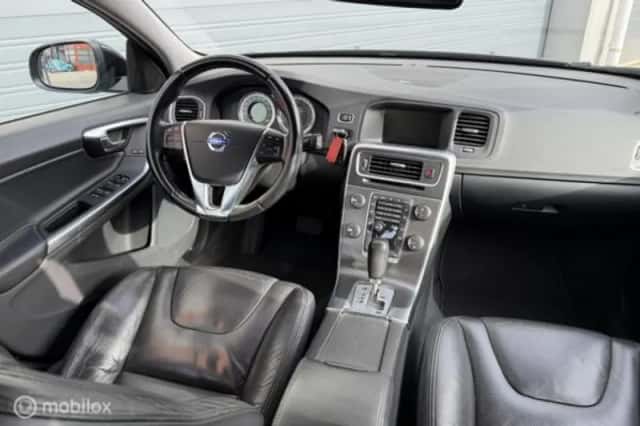 Volvo V60 (2011) thumbnail 5