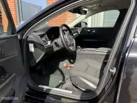 Volvo V60 (2021) thumbnail 4