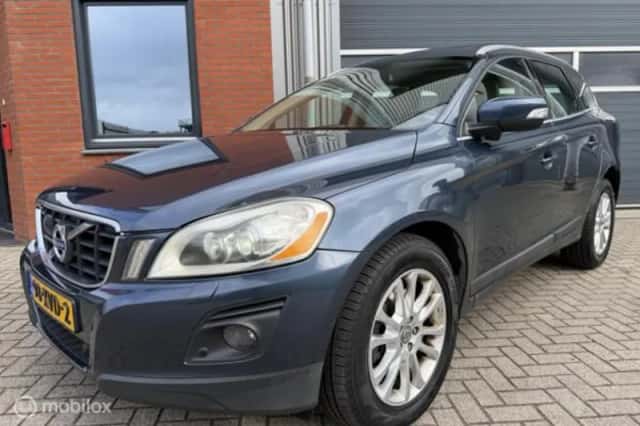 Volvo XC60 (2012) thumbnail 2