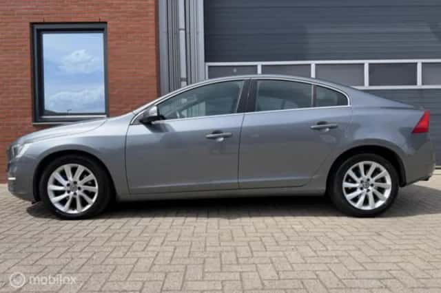 Volvo S60 (2016) thumbnail 1