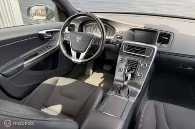 Volvo S60 (2016) thumbnail 5