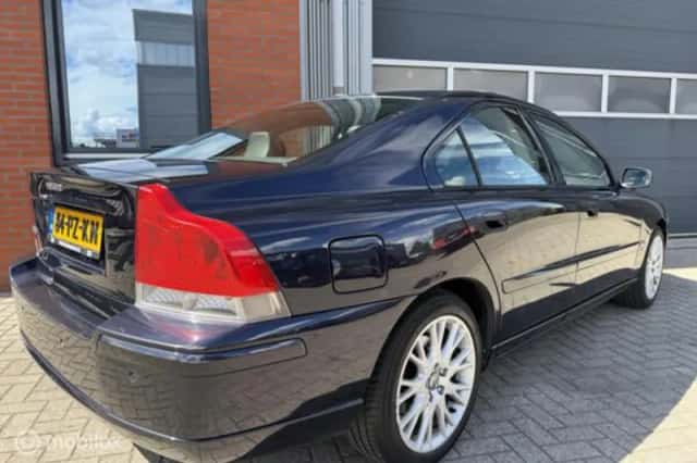 Volvo S60 (2005) thumbnail 3