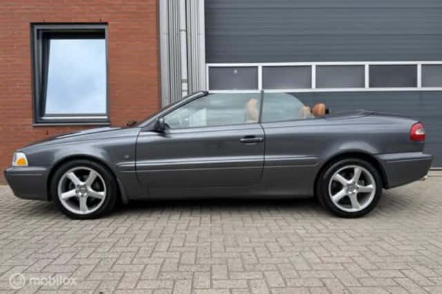 Volvo C70 (2004) thumbnail 1