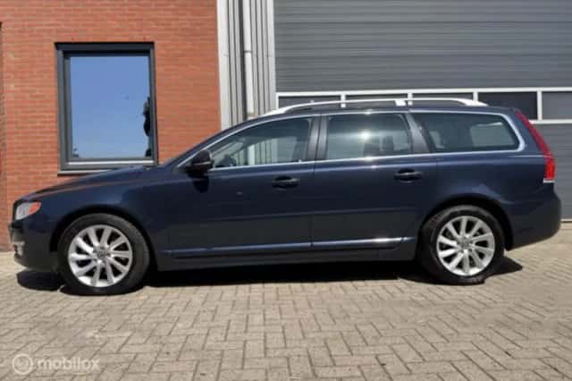 Volvo V70 (2015) thumbnail 1