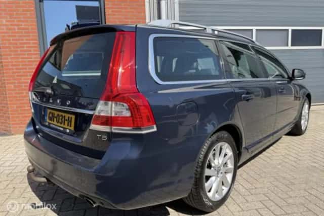 Volvo V70 (2015) thumbnail 3