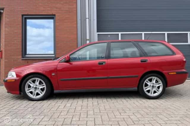 Volvo V40 (2001) thumbnail 1