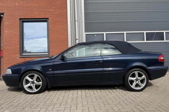 Volvo C70 (2003) thumbnail 2