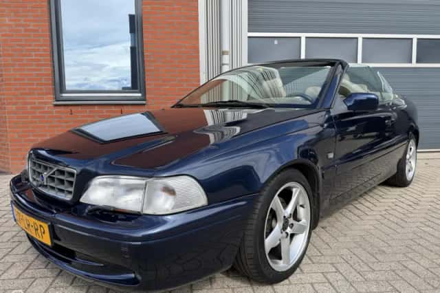 Volvo C70 (2003) thumbnail 3