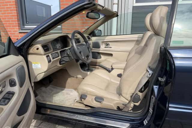 Volvo C70 (2003) thumbnail 5